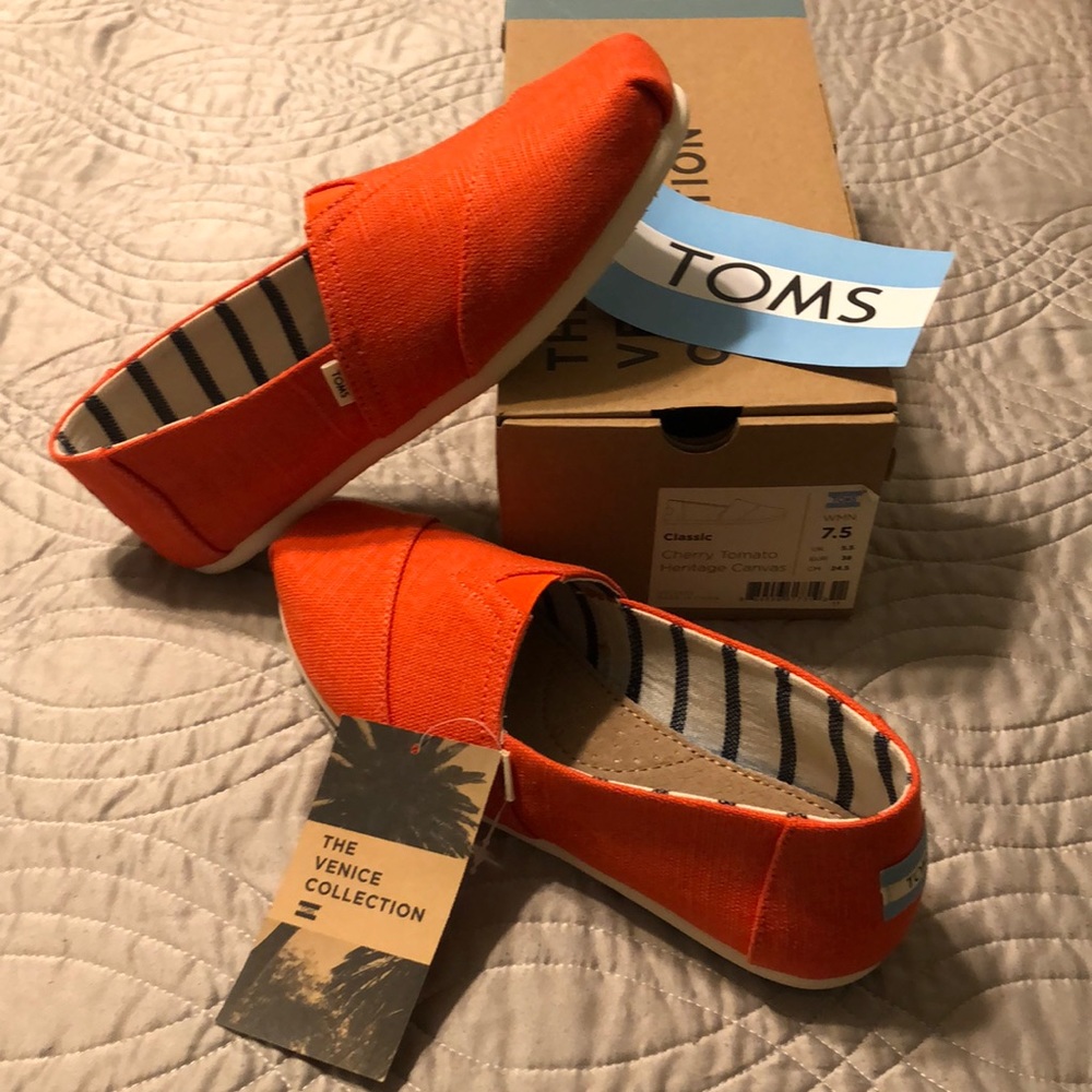 New Tom’s Women’s size 7.5 shoes Classic Heritage Canvas